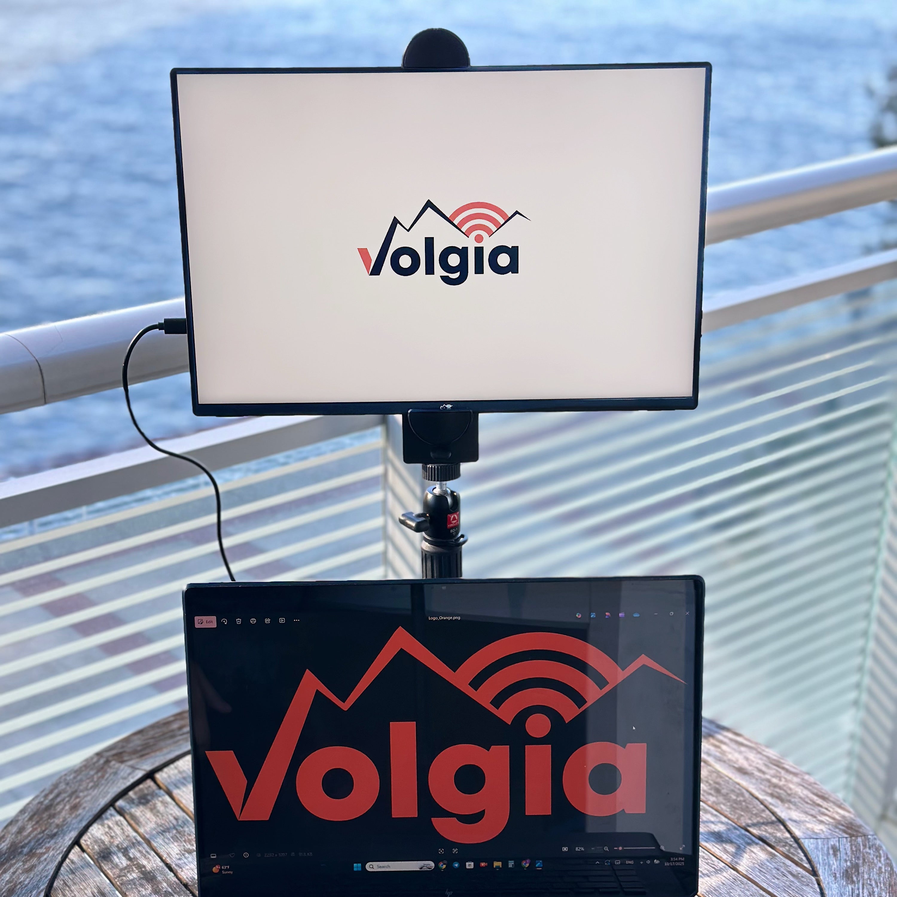 Explorer Q Travel Workstation